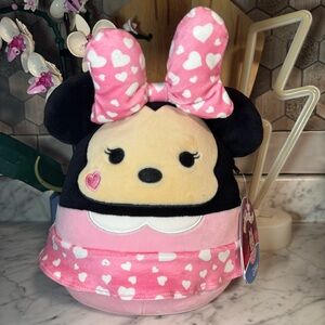 NWT Minnie Mouse Valentine’s Day Squishmallow